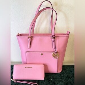 BARELY USED…… MICHAEL KORS JET SET PINK MEDIUM TOTE w/MATCHINGVWALLET